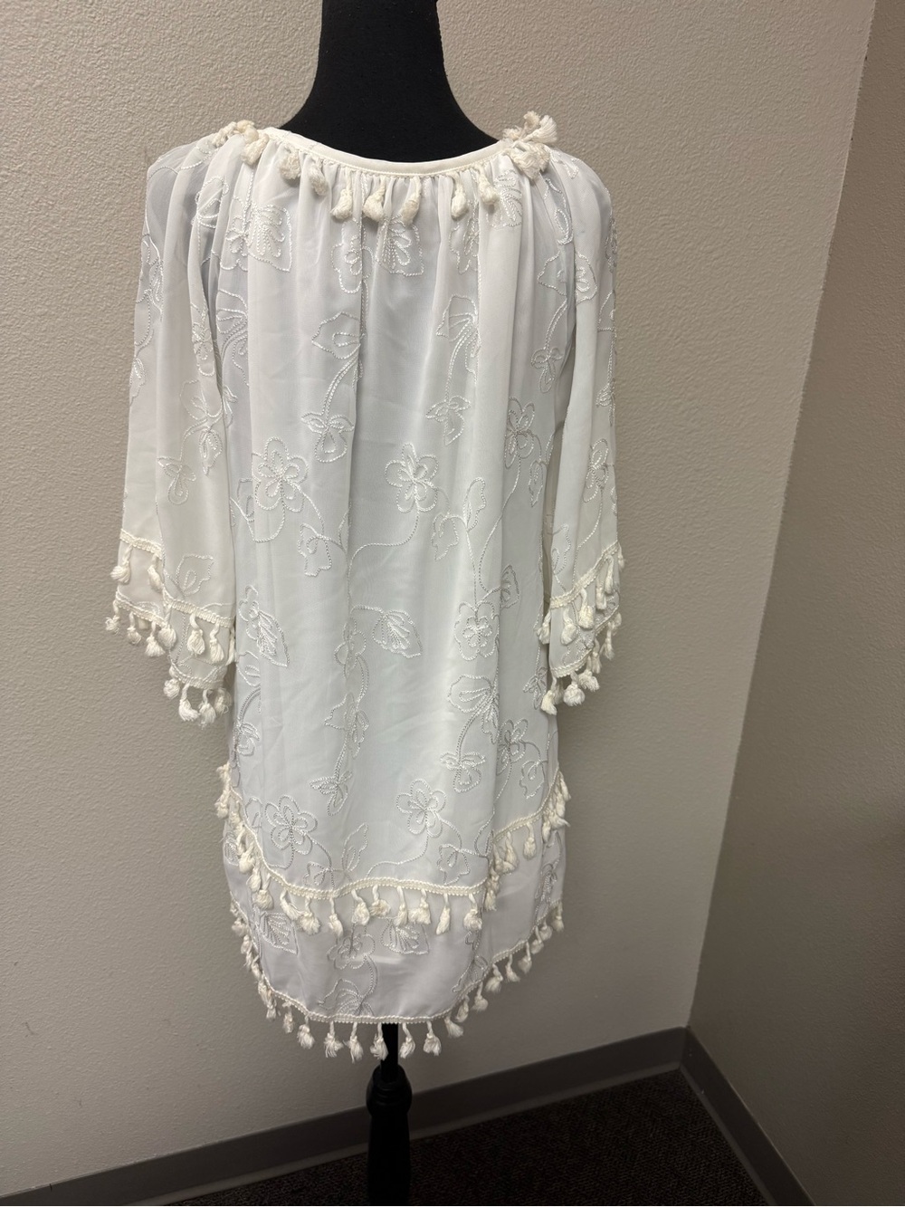 Urban Mangoz White Embroidered Tassel Boho Tunic Cover Up Dress Large - Picture 5 of 8